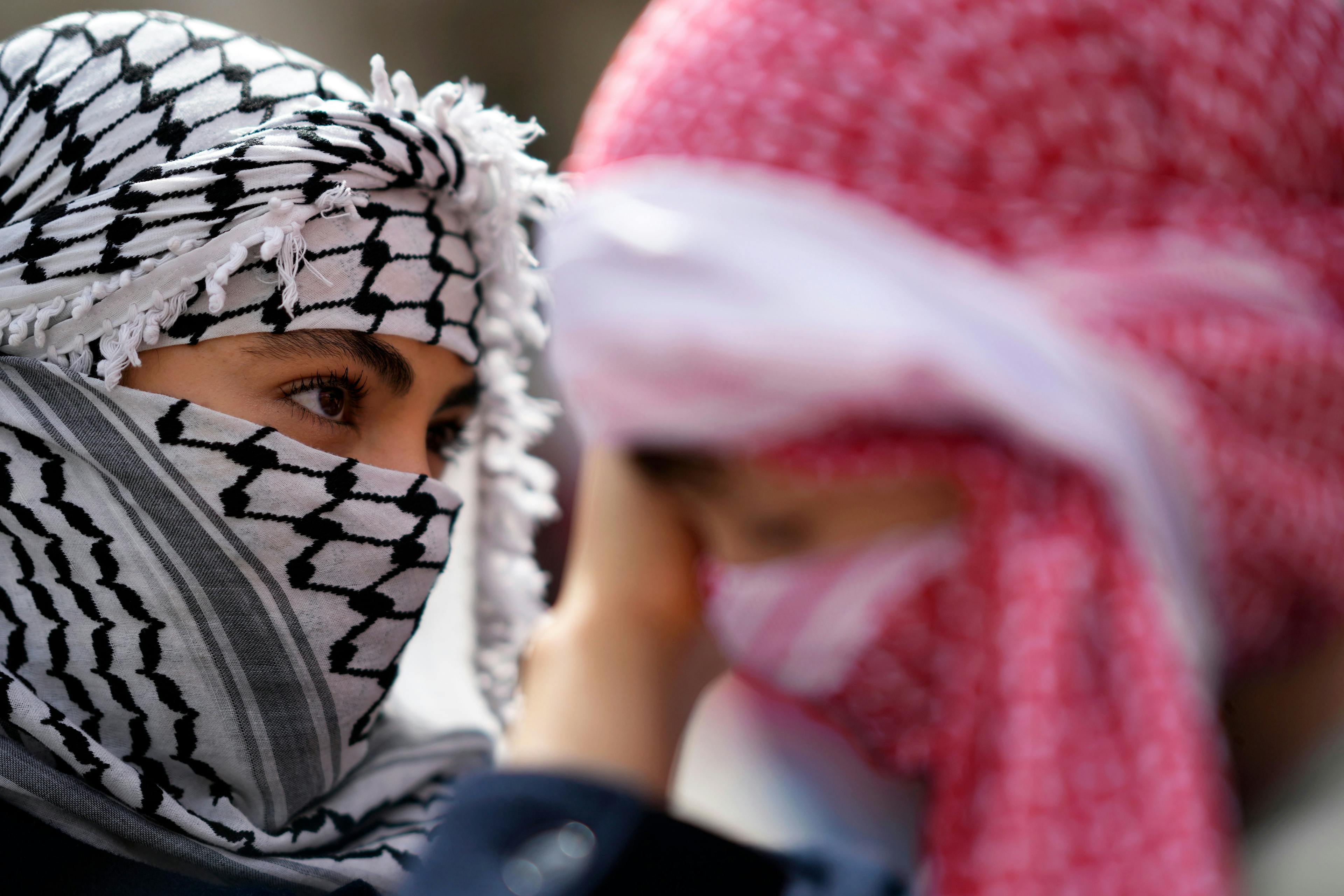 Stiles’ motion to reverse keffiyeh ban fails to win unanimous consent