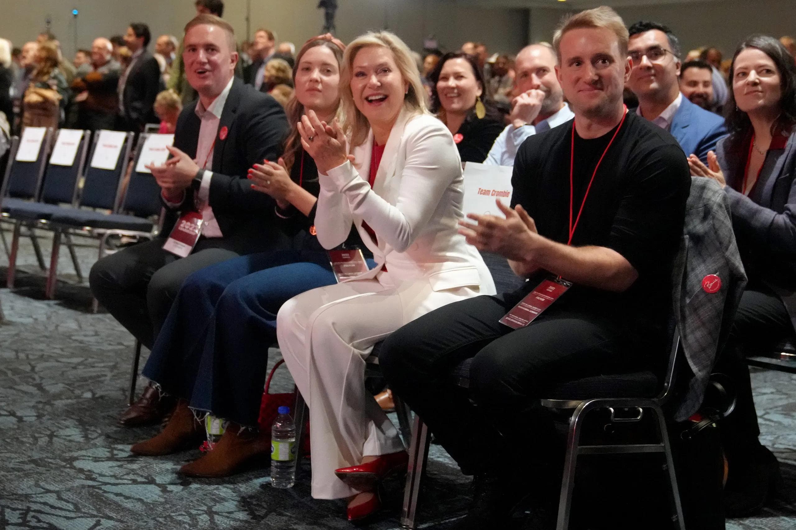 Ontario Liberal leadership: Crombie wins on third ballot