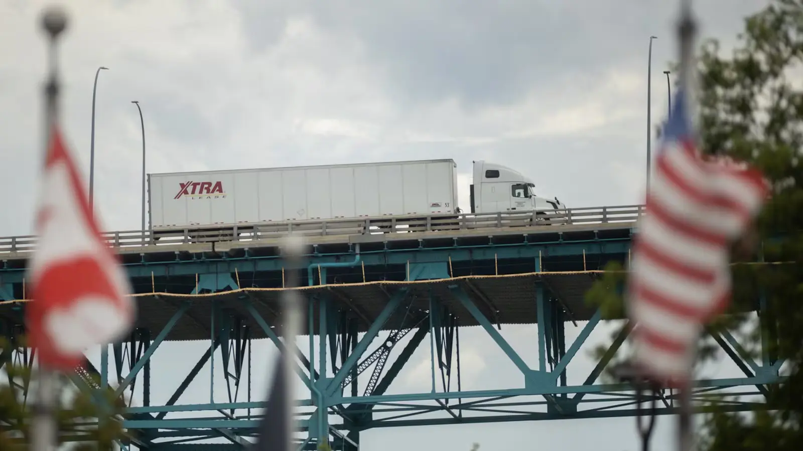 Ontario to standardize truck driver training after scathing auditor general report