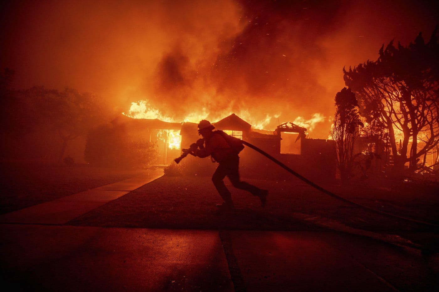 'On the front line': Quebec planes and B.C. helicopters battle L.A. wildfires