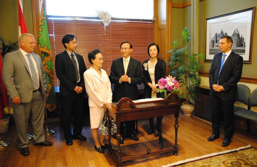 Raymond Cho sworn in as MPP